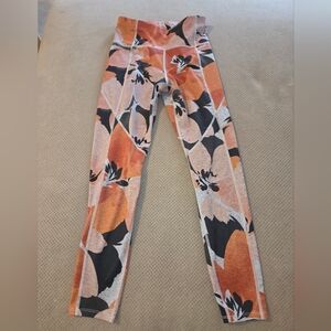 JoyLab Athleisure Athletic Leggings women's small. Printed leggings with pockets